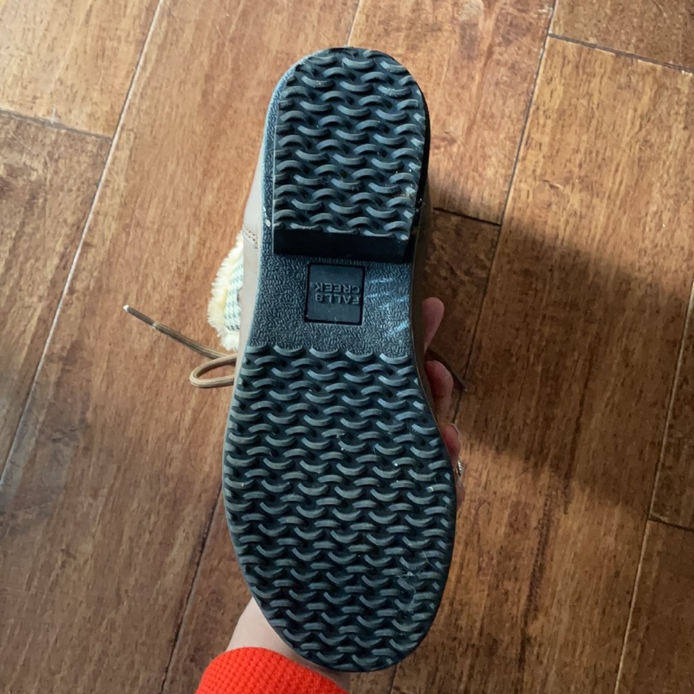 Boots - Picture 3 of 5